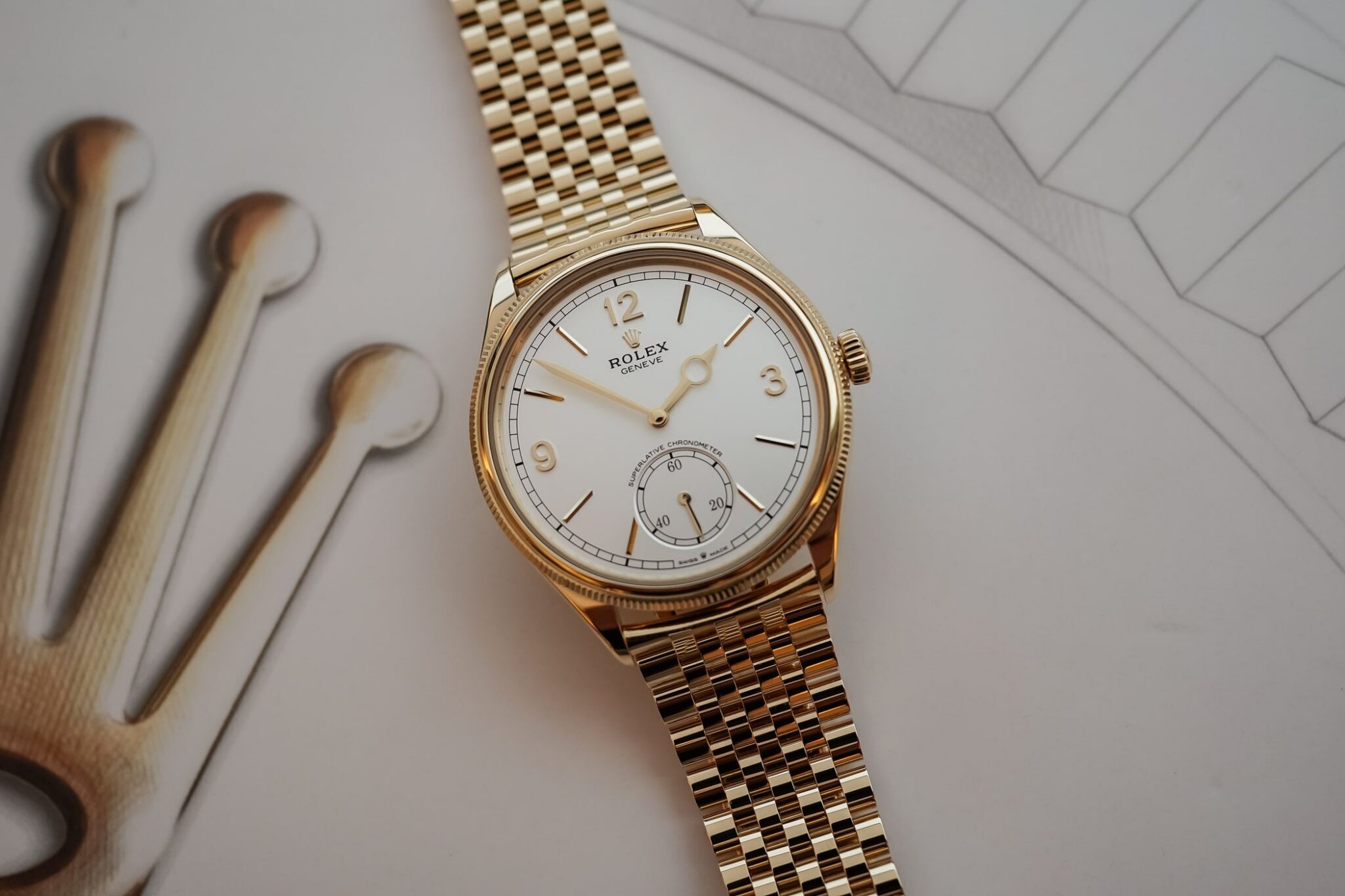 Rolex Perpetual 1908 ref. 52508 in yellow gold with white dial on Settimo bracelet
